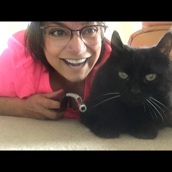 Meet your Posher, Emily - Picture 3 of 4